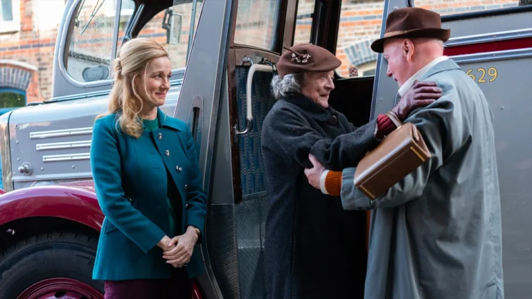 come finisce il film the miracle club