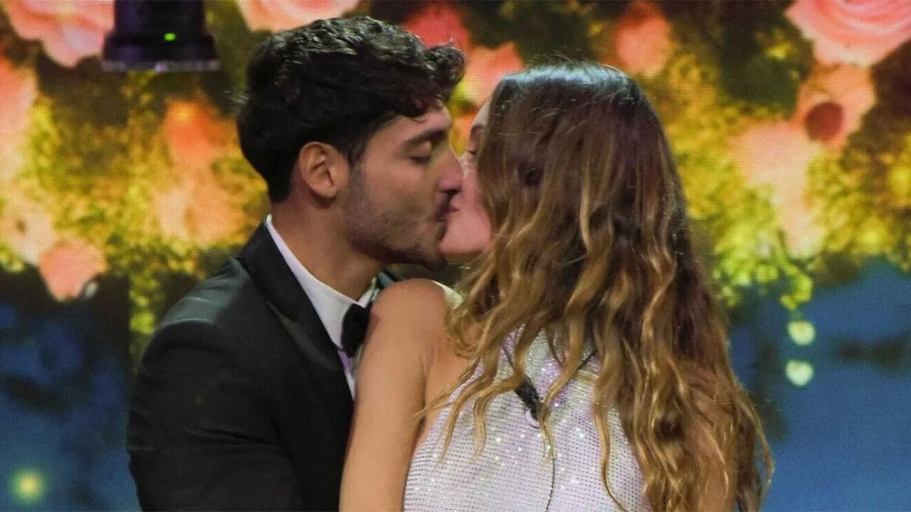 Helena Prestes zittisce tutti: l’amore per Javier e si parla di gravidanza Helena Prestes zittisce tutti: l’amore per Javier e si parla di gravidanza