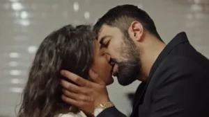 Primo bacio tra Tahir e Farah