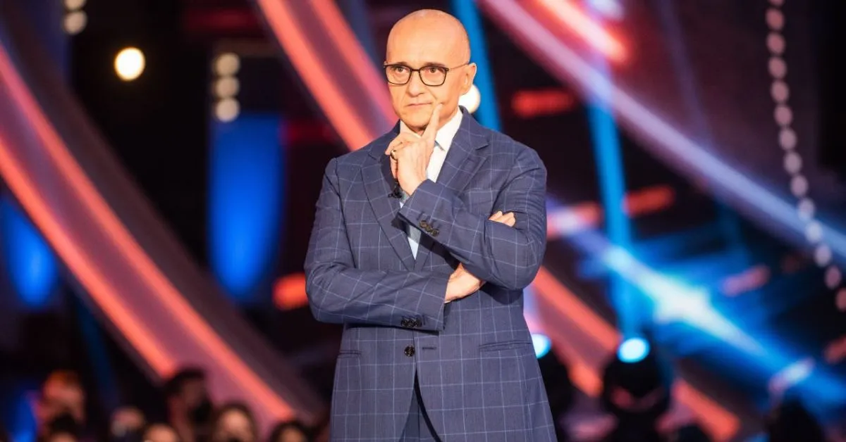 Alfonso Signorini si autosospende da Mediaset