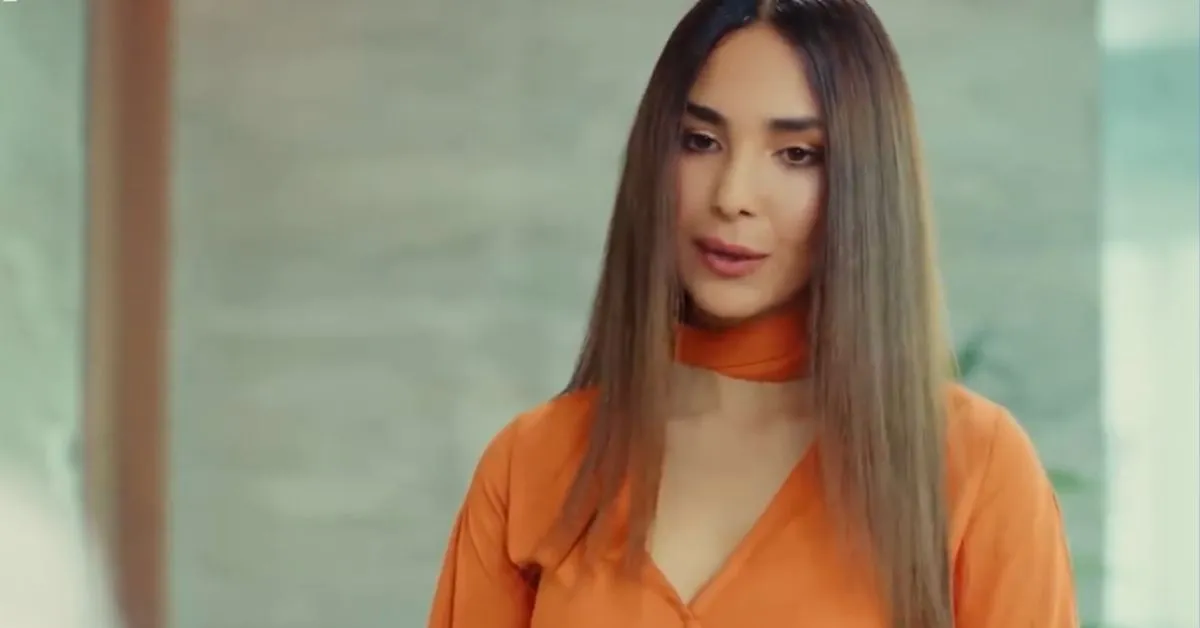 La segretaria Sevda in Forbidden Fruit