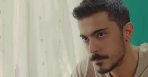 Quando si scopre che Yigit è figlio di Ender