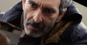 Quando Mehmet si sveglia dal coma in Io sono Farah