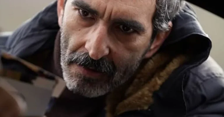 Quando Mehmet si sveglia dal coma in Io sono Farah