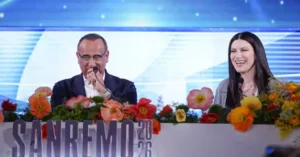 Perché i cantanti sembrano stonare al festival di sanremo